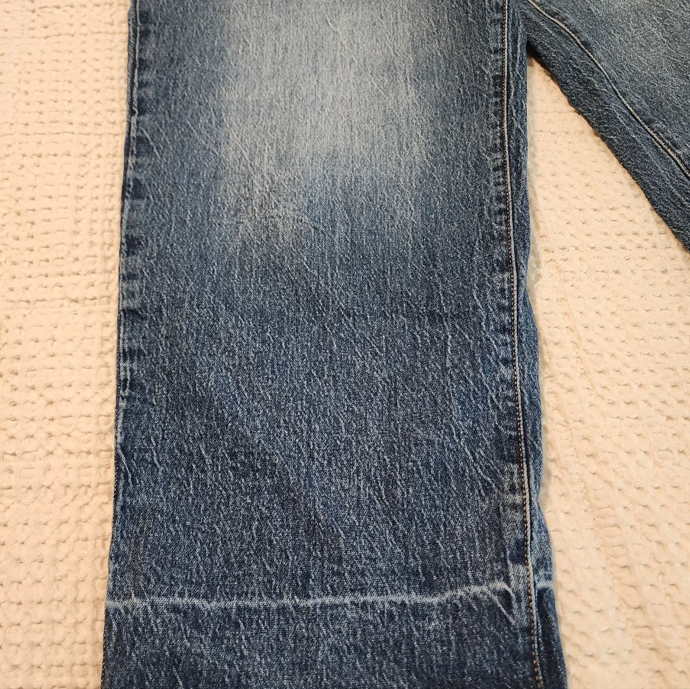 Universal Thread Women's Vintage Straight Classic Blue Denim Jeans Size 16R/33 - Picture 3 of 10